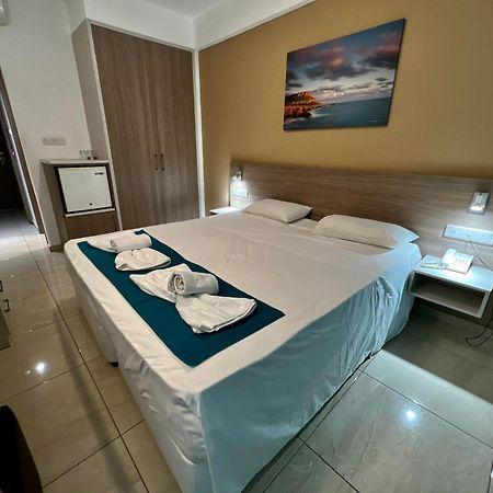 Sunny Blue Hotel Ayia Napa Exteriör bild